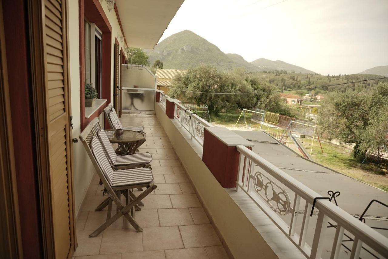 Apartamento J&B Countryside Life Ágios Matthaíos Exterior foto